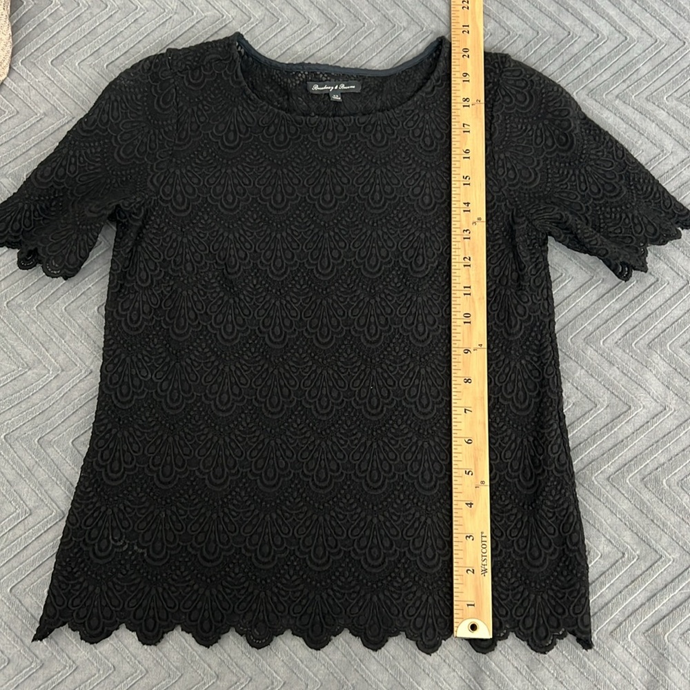 Broadway & Broome Lace Short Sleeve Top - Picture 7 of 7